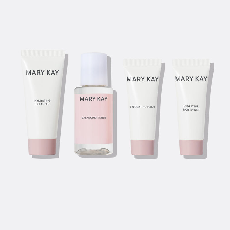 Ensemble voyage de soins de la peau hydratants Mary Kay debout sur un fond uni image number null