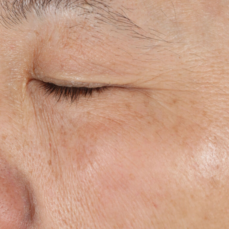 Apr&egrave;s avoir utilis&eacute; le S&eacute;rum r&eacute;g&eacute;n&eacute;rateur C+E TimeWise Mary Kay dans la r&eacute;gion des yeux