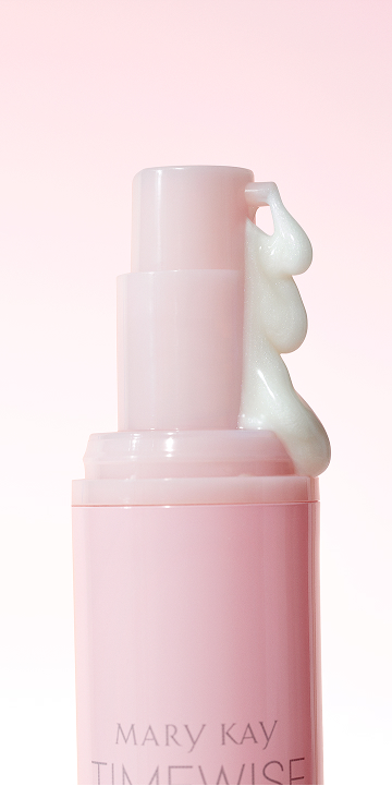 Bouteille de S&eacute;rum r&eacute;g&eacute;n&eacute;rateur C+E TimeWise Mary Kay dont le produit s&rsquo;&eacute;coule du haut